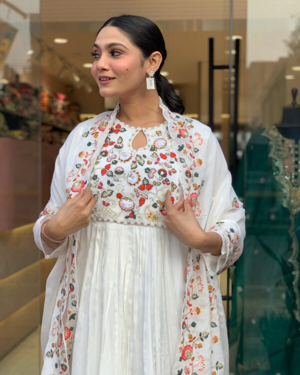 New Special Launch – Elegant White Embroidered Cotton Kurti Set - Image 2