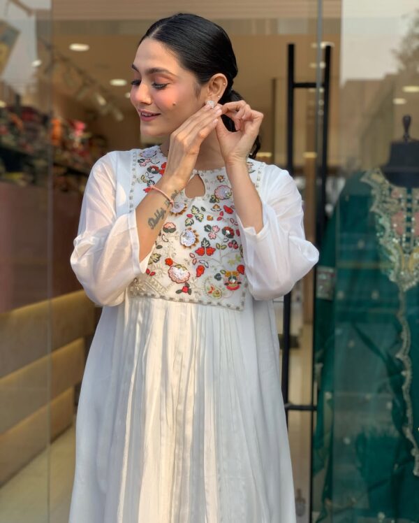 New Special Launch – Elegant White Embroidered Cotton Kurti Set - Image 3
