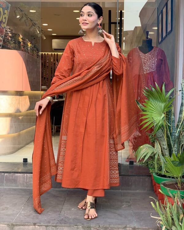 Royal Purple Printed Kurti Set(Kurta, Pant, Dupatta) - Image 9