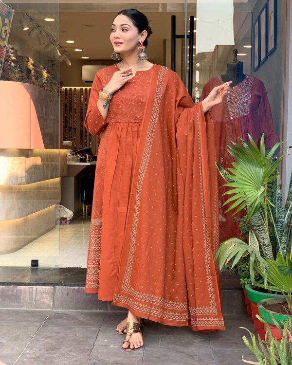 Royal Purple Printed Kurti Set(Kurta, Pant, Dupatta) - Image 8