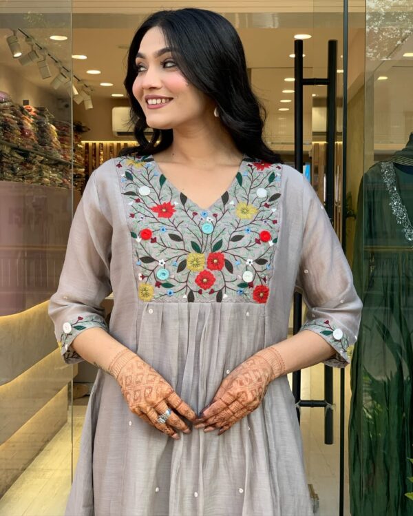 Elegant 3-Piece Anarkali Kurti Set - Image 4