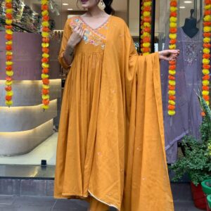 Festive Must-Have: Elegant 3-Piece Kurti Set