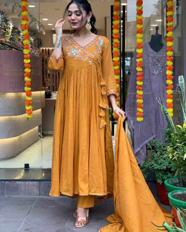 Festive Must-Have: Elegant 3-Piece Kurti Set - Image 2