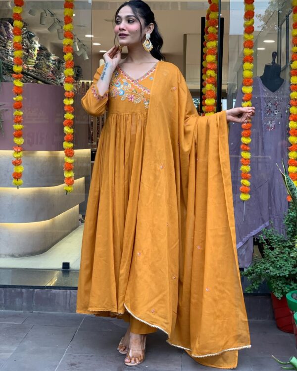 Festive Must-Have: Elegant 3-Piece Kurti Set - Image 3