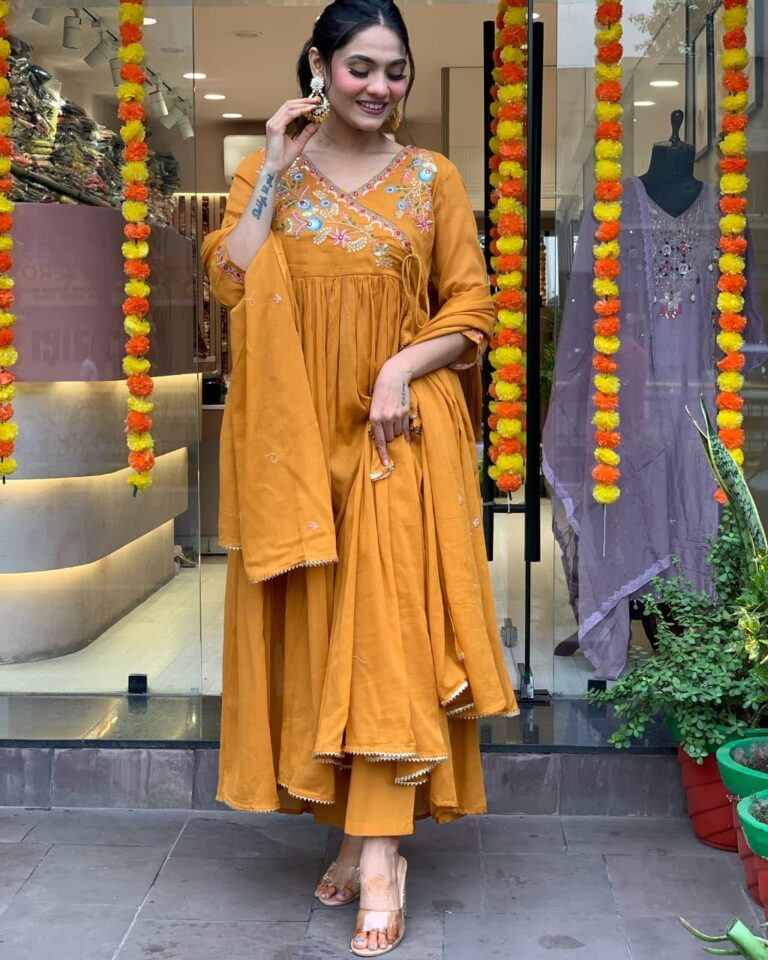 Festive Must-Have: Elegant 3-Piece Kurti Set - Image 4