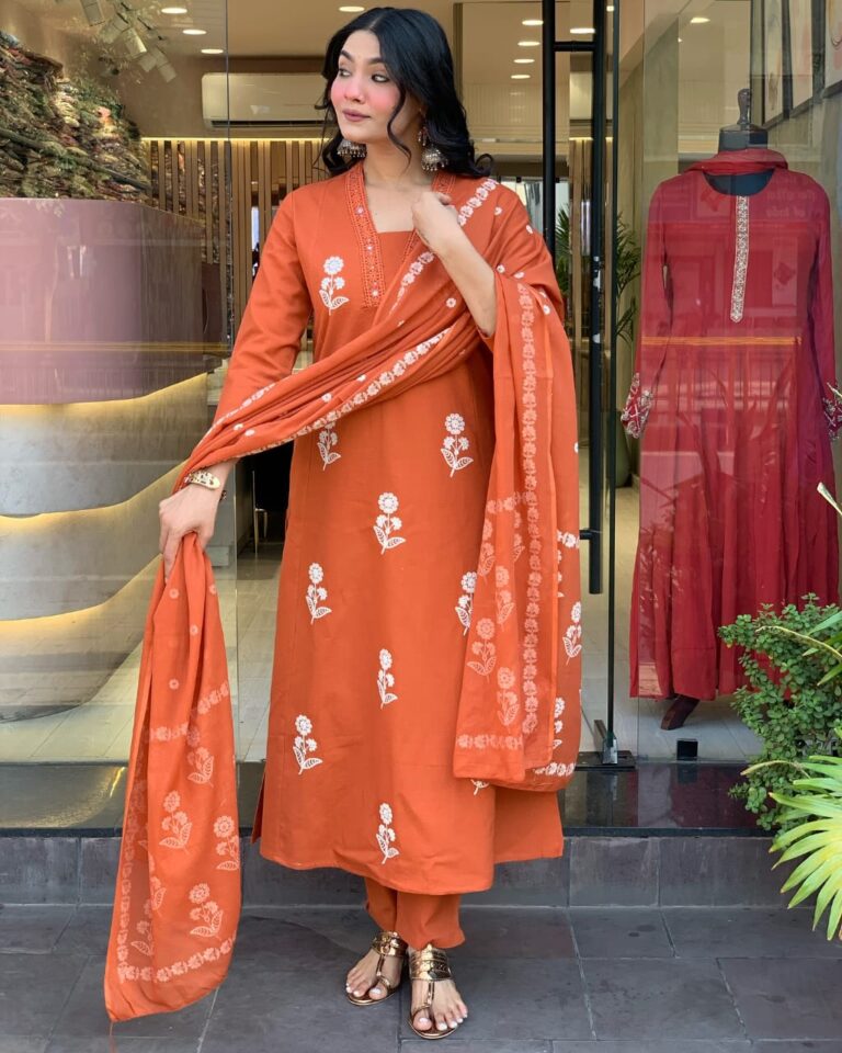 Celebrate in Style with Our Elegant 3-Piece Kurti Set - Image 2