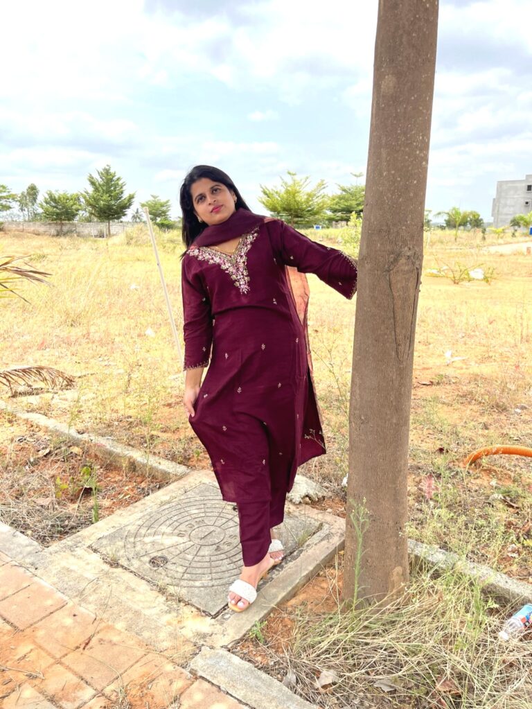 Elegant Maroon Kurti Set - Image 4